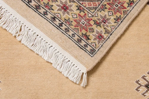 Róg z frędzlami dywanu orientalnego pakistańskiego Bukhara 70x121 cm
