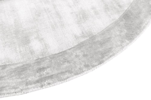 Dywan okrągły wiskozowy Carpet Decor Handmade Tere light gray - zbliżenie na brzeg i runo dywanu