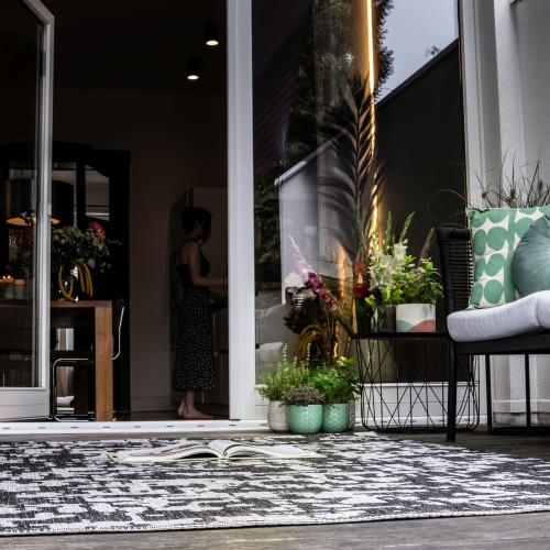 Dywan zewnętrzny Obsession Tallinn TAL541 grey na tarasie