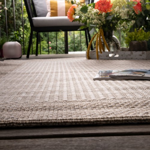 Dywan zewnętrzny Obsession My Oslo osl709 taupe na balkonie