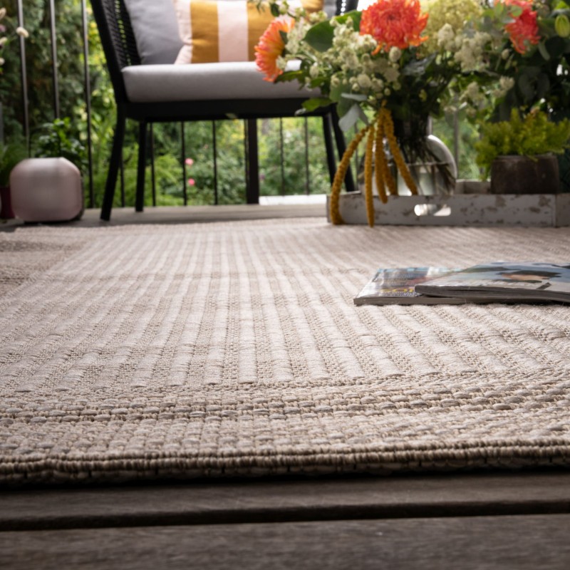 Dywan zewnętrzny Obsession My Oslo osl709 taupe na balkonie