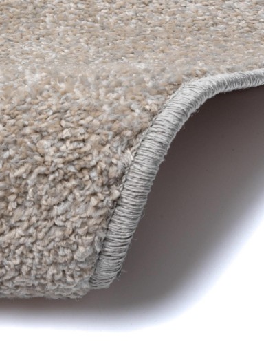 Dywan Velutto minimalistyczny brązowy w zbliżeniu