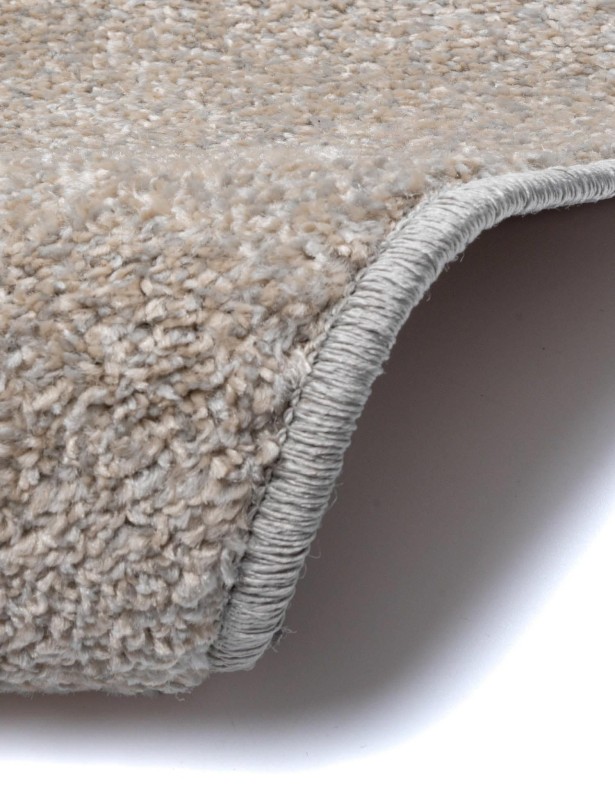 Dywan Velutto minimalistyczny brązowy w zbliżeniu