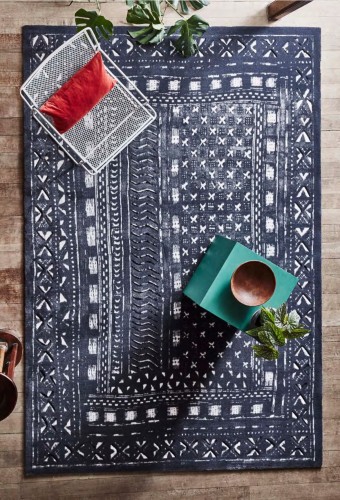 Dywan wełniany Agnella Opal Masi grafit na podłodze