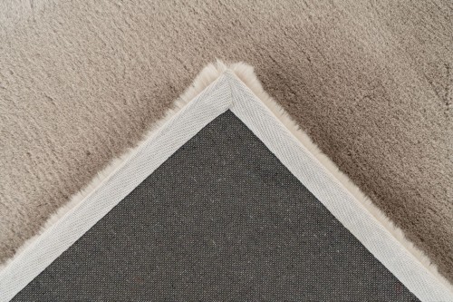 Spód i binding dywanu puszystego Lalee Hides Heaven HEA 800 light taupe