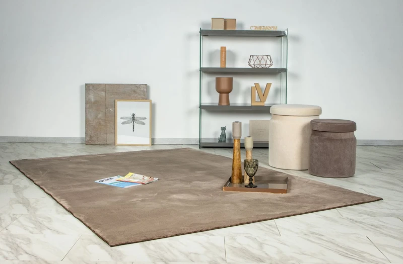 Dywan pluszowy w salonie Lalee Hides Loft LOF 200 taupe