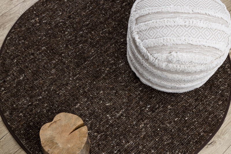 Dywan okrągły wełniany dwustronny Nepal 2100 brąz na podłodze