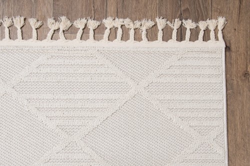 Wykończenie frędzlami kremowego dywan boho Milano 038