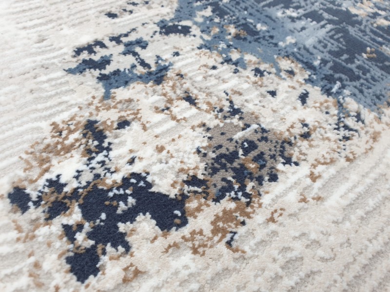 Zbliżenie runa dywanu nowoczesnego Exclusive 167 granatowego