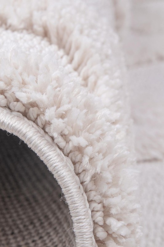 Zbliżenie na runo cut&amp;loop i obszycie dywanu Berber 6803 w kolorze