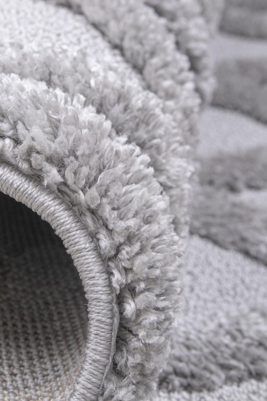 Zbliżenie na runo cut_loop i obszycie dywanu Berber 6843 grey