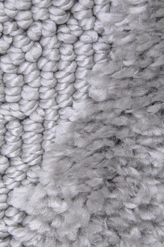 Zbliżenie na runo cut i loop dywanu Berber 6843 w kolorze szarym