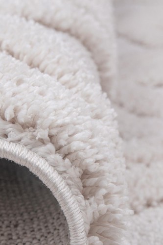 Zbliżenie na runo cut i loop i obszycie dywanu Berber 7063 w kolorze kremowym