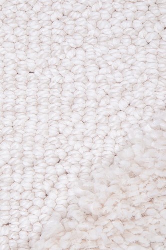 Zbliżenie na runo cut i loop dywanu Berber 7063 w kolorze kremowym