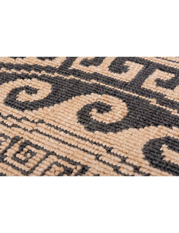 Detal dywanu okrągłego zewnętrznego outdoor Delmar Grecki brąz