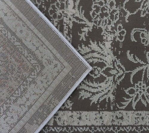 Spód beżowego dywanu tradycyjnego Allianz 6301