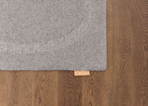 Dywan szary wełniany Agnella Ladnini Morphic Organica - boki