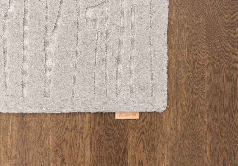 Dywan jasnoszary wełniany Agnella Ladnini Morphic Rifts V - róg