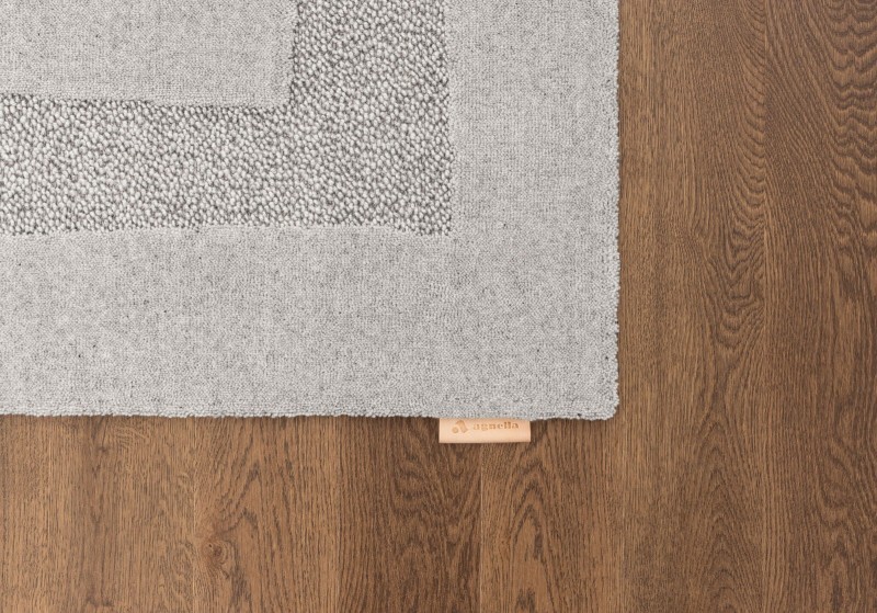 Dywan wełniany jasnoszary Agnella Ladnini Morphic Rocca - róg