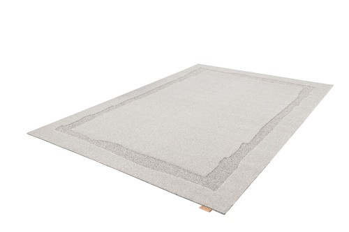 Jasnoszary dywan wełniany Agnella Ladnini Morphic Rocca - rzut ukośny