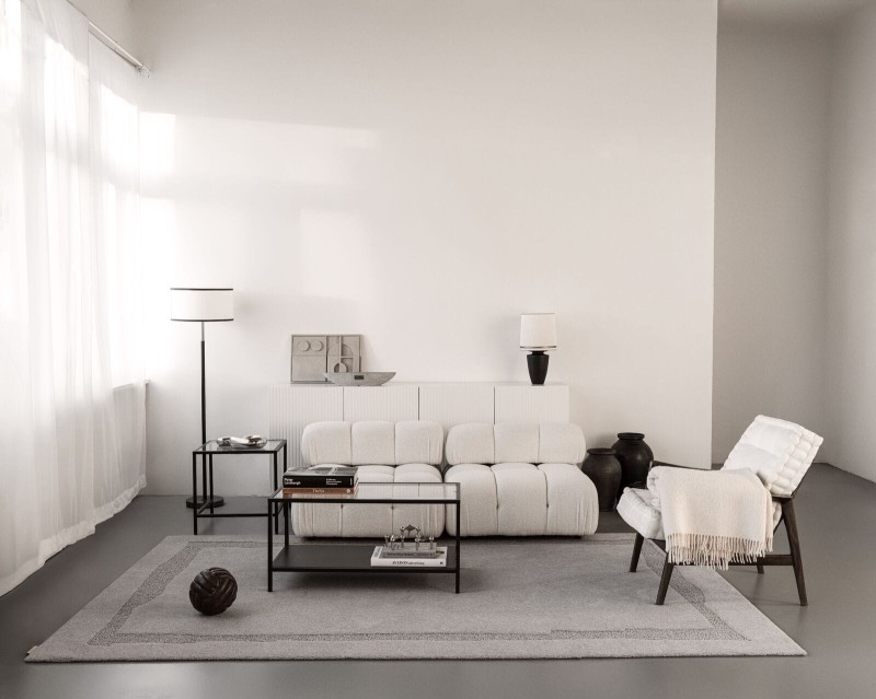 Dywan szary wełniany Agnella Ladnini Morphic Rocca w salonie