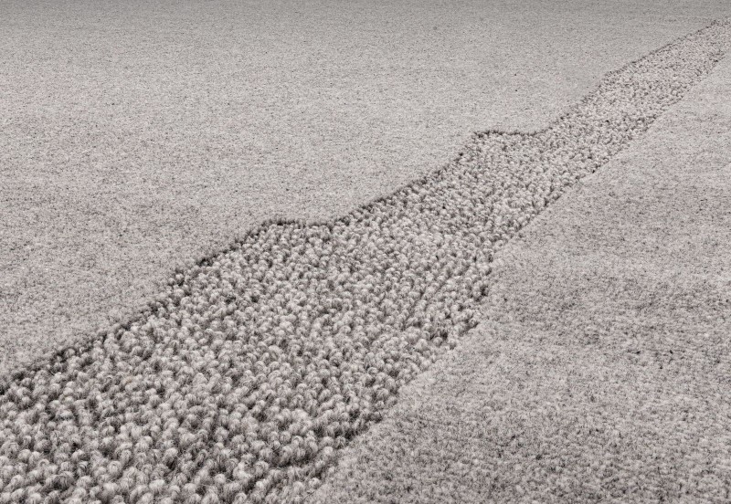 Dywan szary wełniany Agnella Ladnini Morphic Rocca - runo 3d