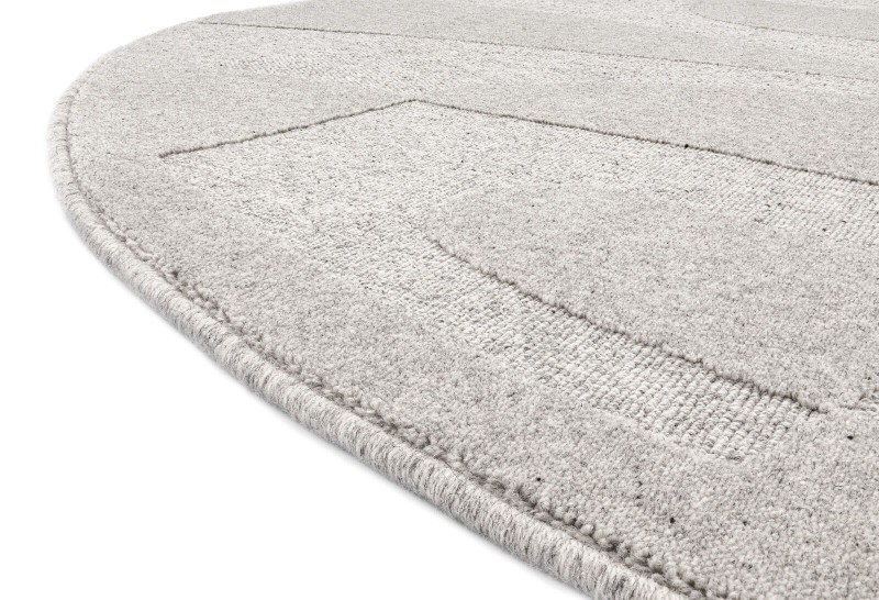 Zbliżenie runa dywanu okrągłego wełnianego Agnella Ladnini Morphic Botanica jasny szary