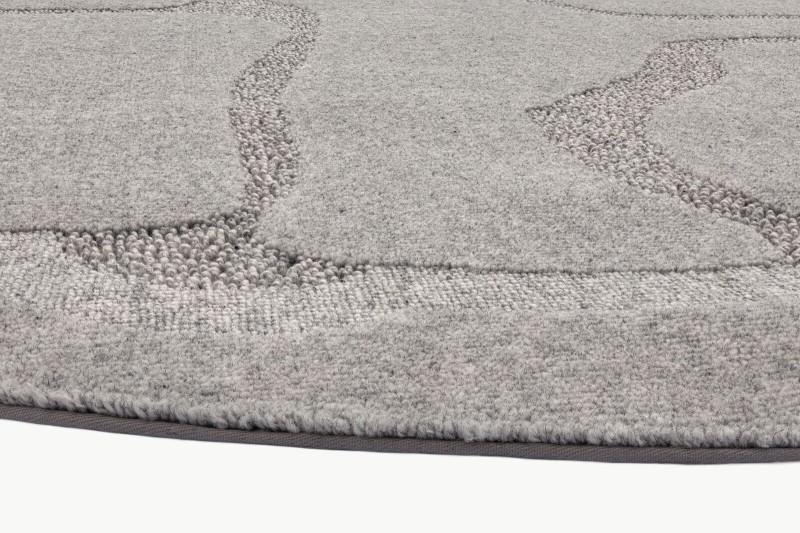 Szary wełniany dywan koło Agnella Ladnini Morphic Organica - brzeg