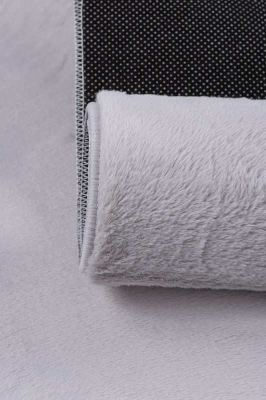 Dywan pluszowy Rabbit Foxy szary zwinięty w rulon