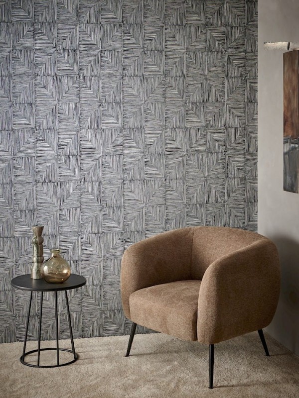 Fotel przt ścianie z tapetą Khroma Cabinet CAB402 Verena Midnight.jpg