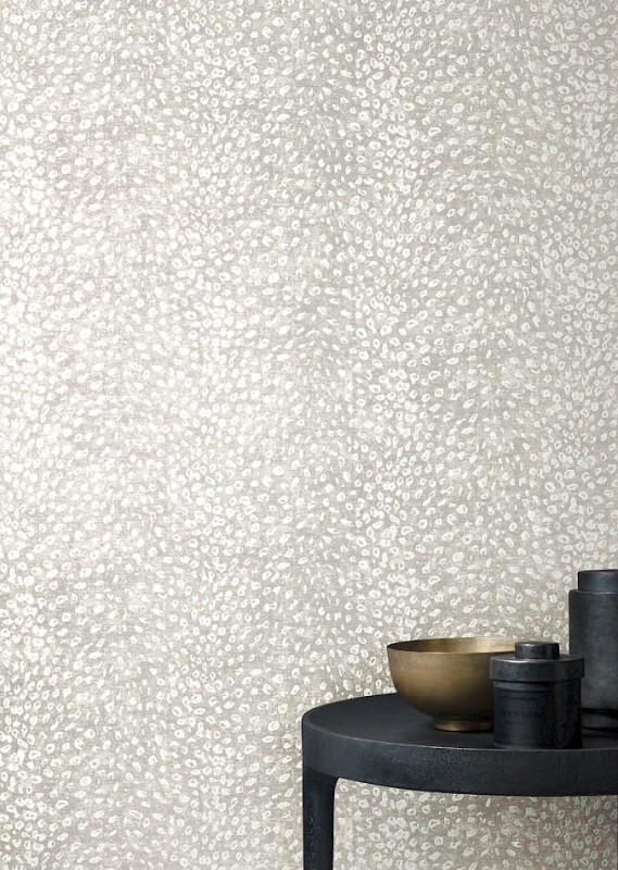 Stolik kawowy na tle tapety Khroma Cabinet CAB802 Tender Moonlight.jpg