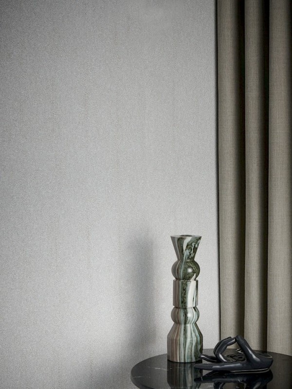 Wazon na tle tapety Khroma Cabinet CAB901 Iguana Clay.jpg