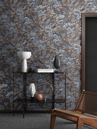 Salon z tapetą roślinną Khroma Tribute TRI401 Bali Slate.jpg