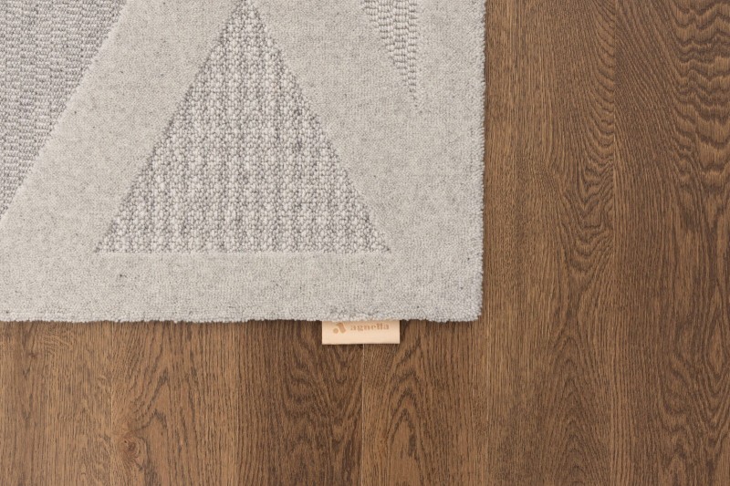 Dywan Art Deco wełniany Agnella Noble Elois szary - zdjęcie brzegu dywanu