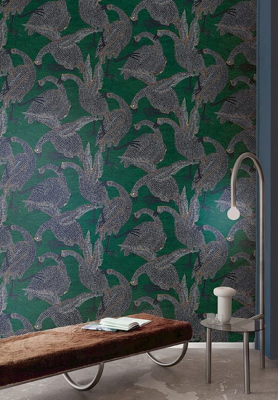 Nowoczesny salon z tapetą Khroma Terra TER101 Guinea Emerald.jpg