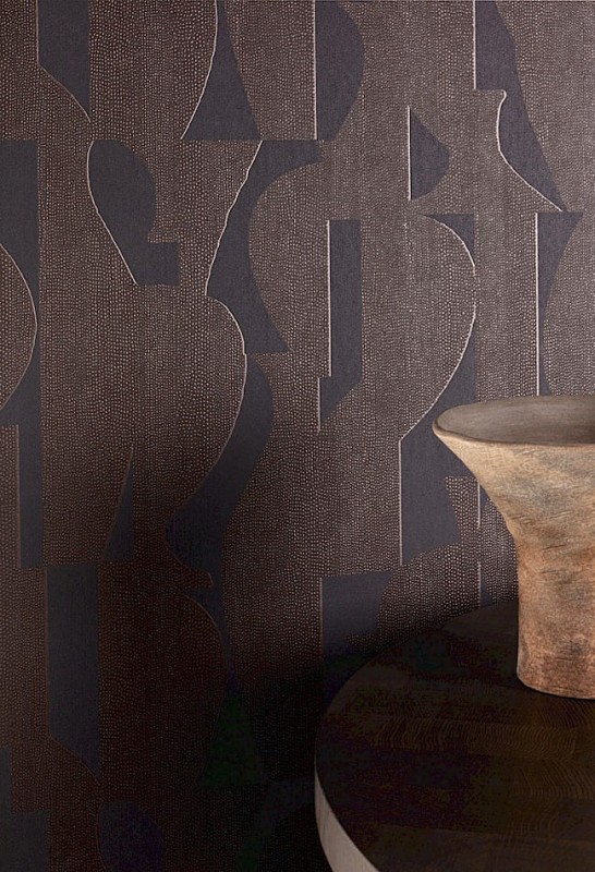 Etniczny wazon na tle tapety Khroma Terra TER304 Tasos Chocolate.jpg