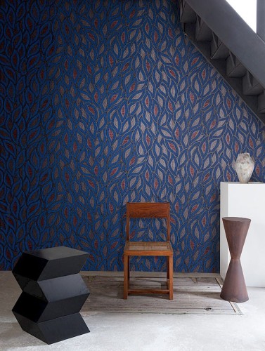 Nowoczesne wnętrze z tapetą Khroma Terra TER406 Maeva Indigo.jpg