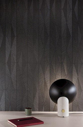 Czerwony notes i nowoczesna czarno-biała lampa na tle tapety Khroma Mysa YSA303 Ari Dark.jpg