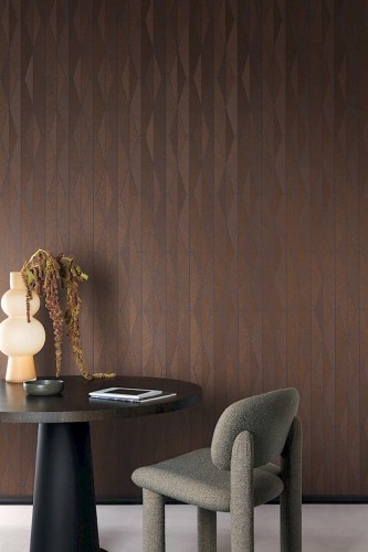 Nowoczesne meble w salonie z tapetą Khroma Mysa YSA306 Ari Cinnamon.jpg