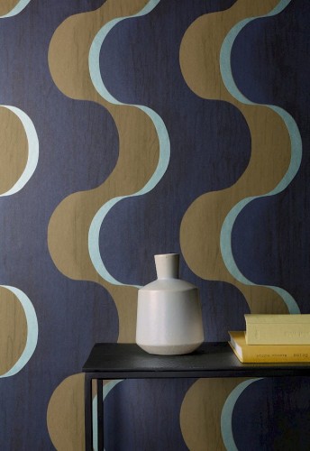 Kremowy wazon na tle tapety Khroma Rhapsody RHA103 Flow Amazonite.jpg