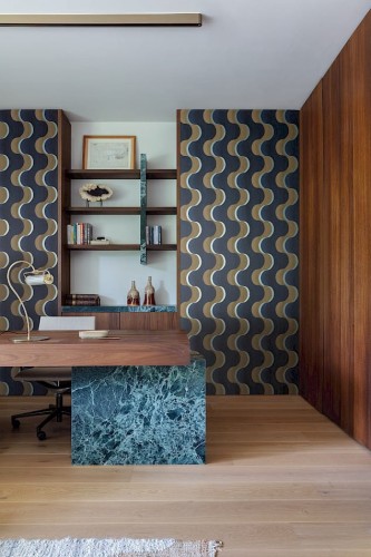 Nowoczesny gabinet z tapetą Khroma Rhapsody RHA103 Flow Amazonite.jpg