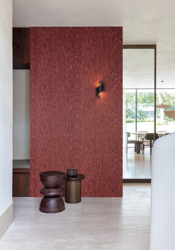 Korytarz z tapetą Khroma Phapsody RHA203 Oackly Russet.jpg