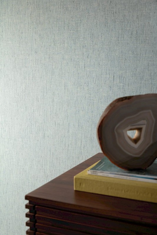 Dekoracja na tle tapety Khroma Rhapsody RHA501 Telis Glass.jpg