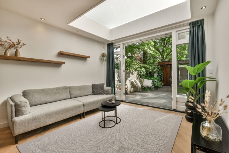 Dywan nowoczesny wełniany Agnella Tempo Edyl szary w salonie