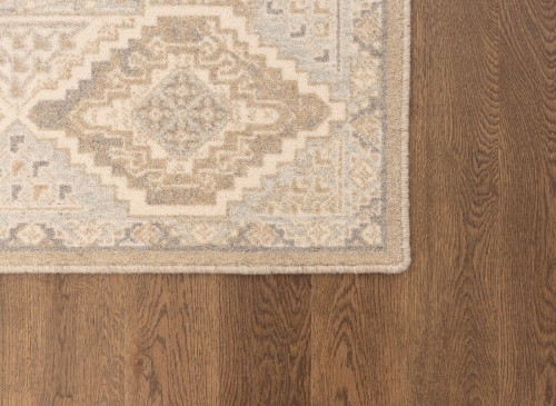 Dywan wełniany Agnella Ballata Azten beżowy na podłodze