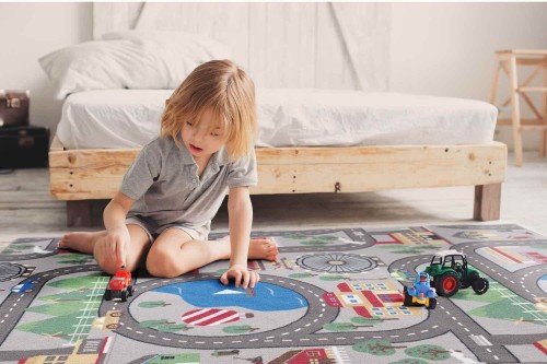 Szary dywan dziecięcy antypoślizgowy Ares ulice  w pokoju