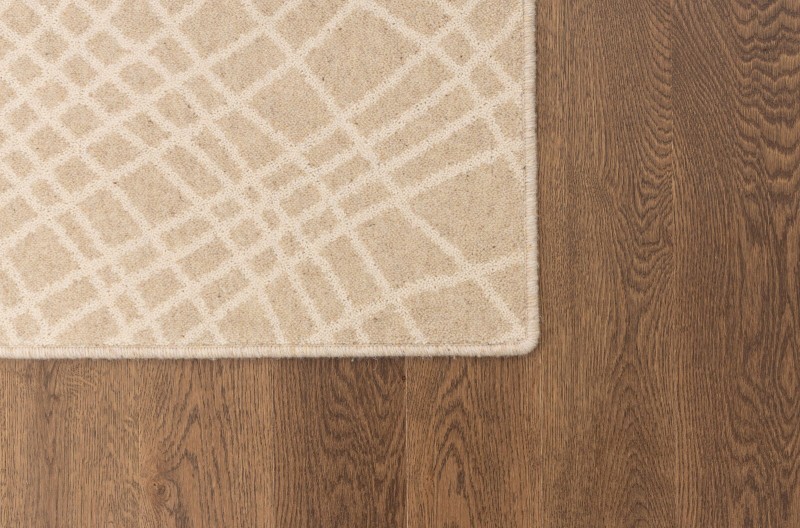 Dywan wełniany nowoczesny Agnella Ballata Zarin beż na podłodze.jpg