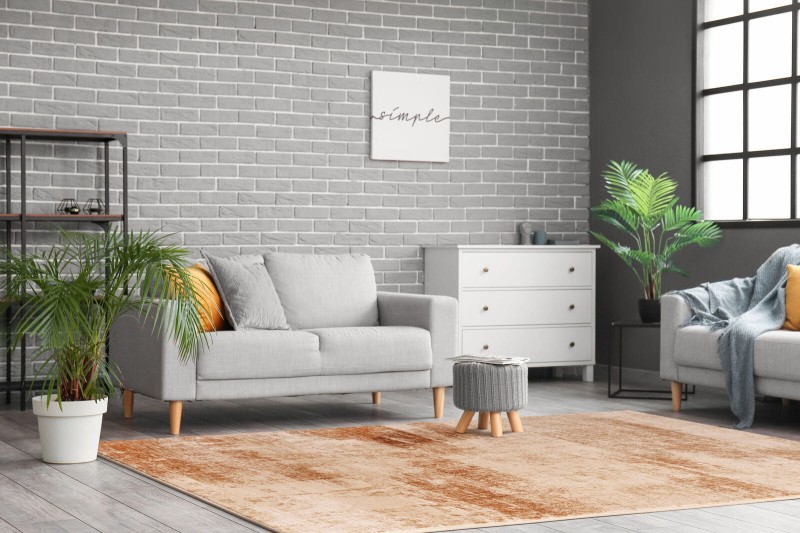 Dywan wełniany Agnella Mystery kolor miedziany w salonie