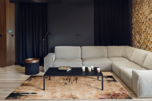 Dywan wełniany Agnella Isfahan Ribo kolor jasny beż przy kanapie