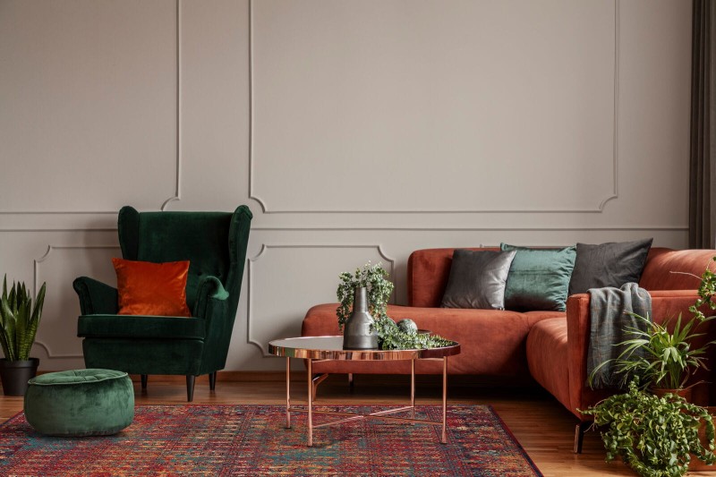 Dywan wełniany Agnella Isfahan Grawe w kolorze bordowym w salonie